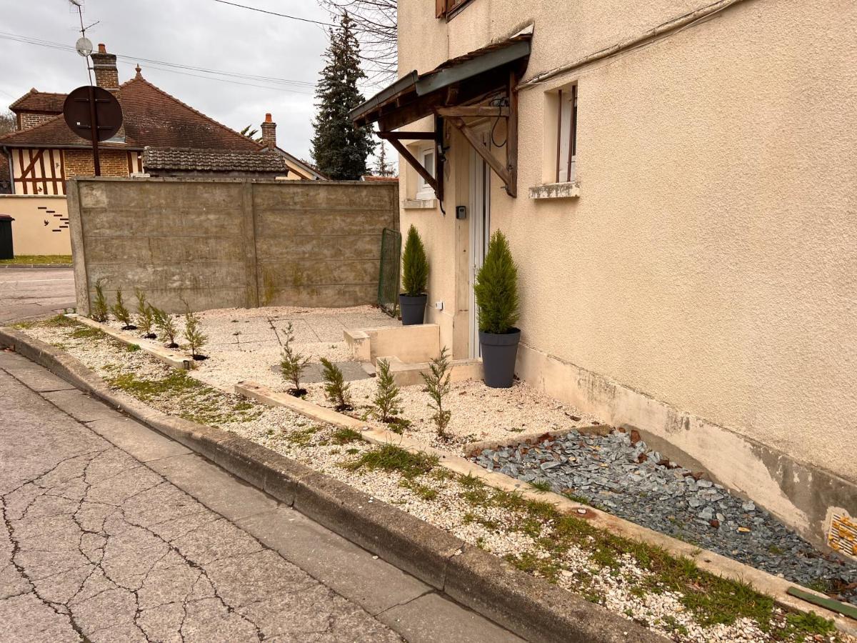 Ferienwohnung T2 Cosy / Quartier Calme / Magasins D'Usine A Proximite Saint-Julien-les-Villas Exterior foto